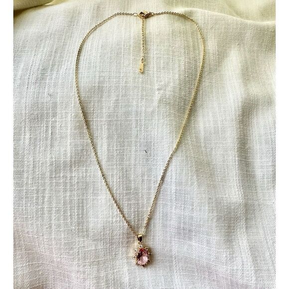 Light pink oval cubic zirconia pendant necklace - Picture 1 of 2